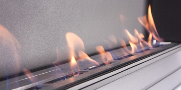 Пламя биокамина настоящее – оранжевое и горячее. Его температура достигает 900 °C.