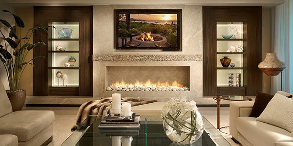 Благодаря продуманной конструкции, в уютной гостиной можно одновременно согреться и посмотреть кино, полюбоваться коллекцией сувениров и модным эффектом пламени 3D.