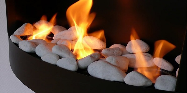 Температура некоторых элементов и декора во время работы биокамина может достигать 90 °C.